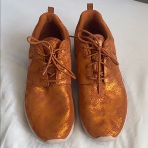 Burnt orange Nike Roshe